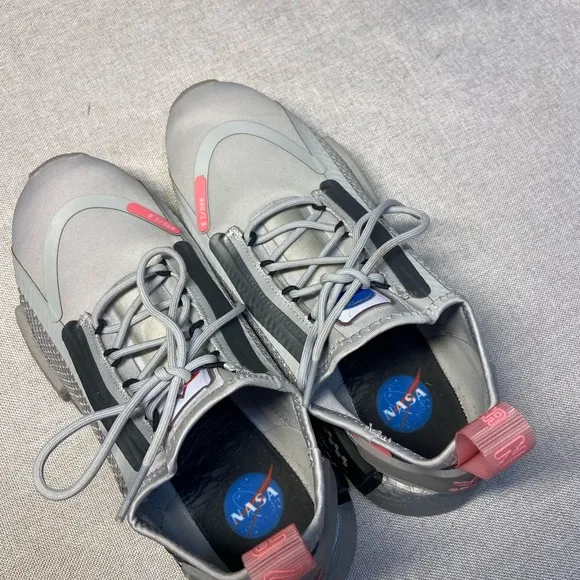 - Adidas Women's NMD R1 Spectoo Shoes - sneakers.     Size 8,5