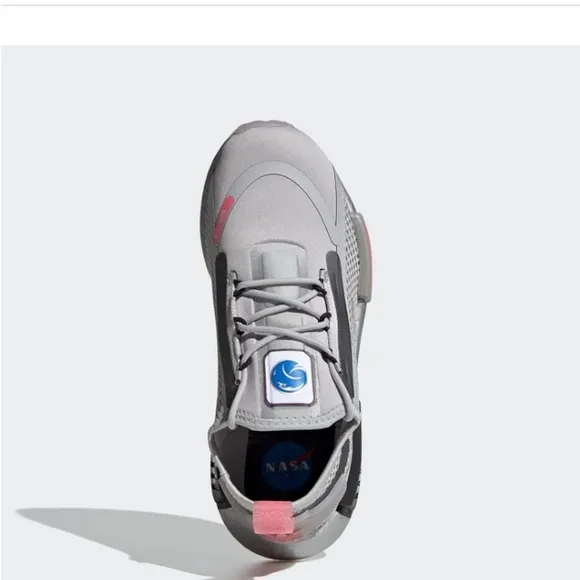 - Adidas Women's NMD R1 Spectoo Shoes - sneakers.     Size 8,5