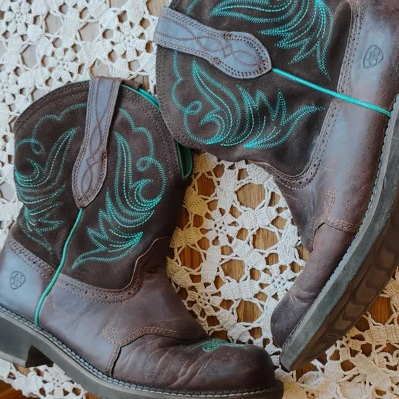 🤠  ARIAT  GENUINE LEATHER SCROLLED COWBOY BOOTS 👢 Sz 9