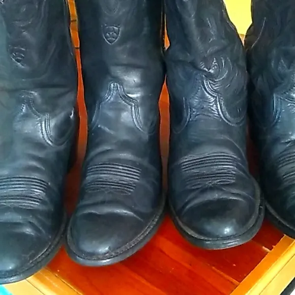 🤠  ARIAT  GENUINE LEATHER SCROLLED COWBOY BOOTS 👢 Sz 9
