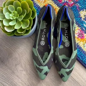- Rothy’s the point camuflaje green size 8 woman’s flat shoes