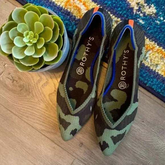 - Rothy’s the point camuflaje green size 8 woman’s flat shoes