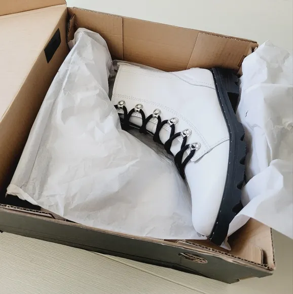 🆕️ Sorel Lennox Lace Leather Ankle Boots in White