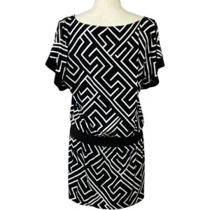 100. White House Black Market Zig-Zag Printed Geometric Dress Size Medium