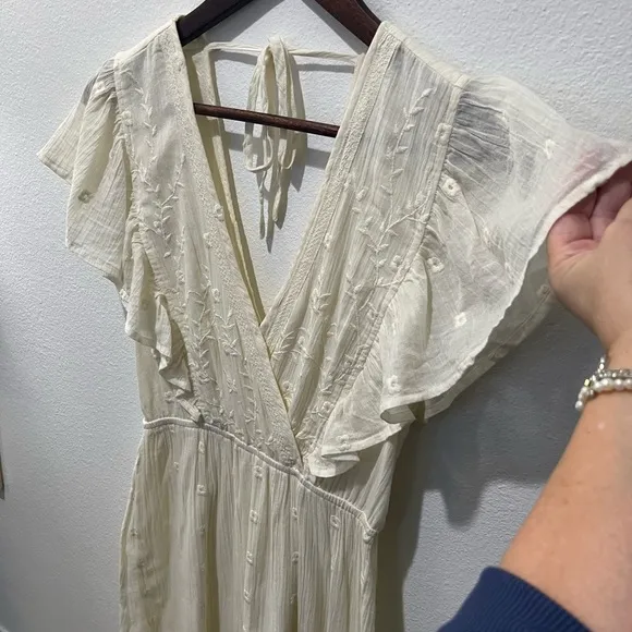 14) LOVE STITCH IVORY CREAM EMBROIDERED FLUTTER SLEEVE MAXI DRESS SIZE SMALL