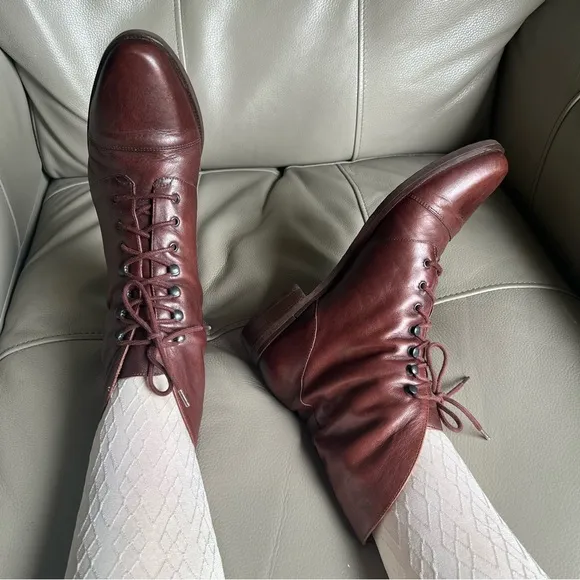 1990’ Vintage Nine West Brown Boots Genuine Leather Lace Up Sz 8.5 - 9 Flat Soft