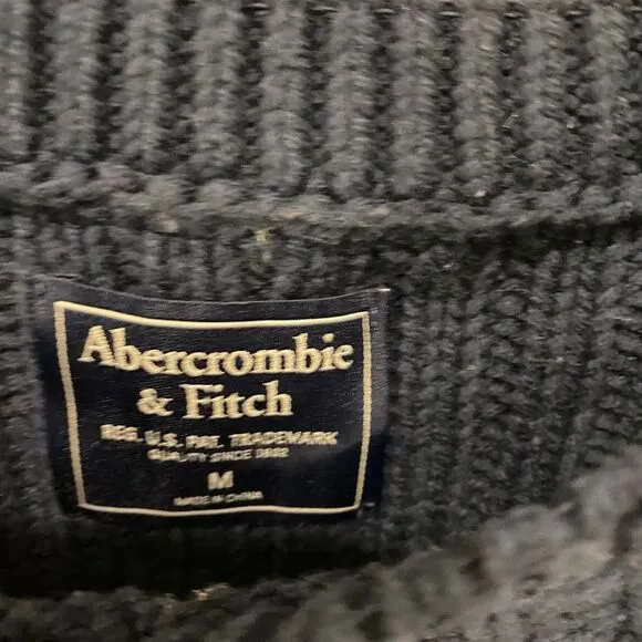 Abercrombie &amp; Fitch Women's Long Sleeve Cable Knit Sweater. Blue. Medium. Cute.