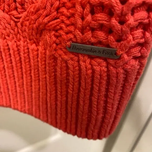 Abercrombie &amp; Fitch Women's Long Sleeve Cable Knit Sweater. Red. Medium. Cute.