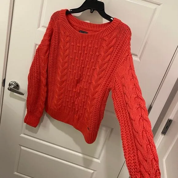 Abercrombie &amp; Fitch Women's Long Sleeve Cable Knit Sweater. Red. Medium. Cute.