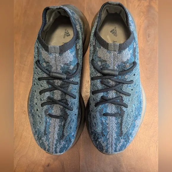 Adidas Yeezy Boost 350 V2 sneakers, Sz 8 Men's Shoes excellent condition