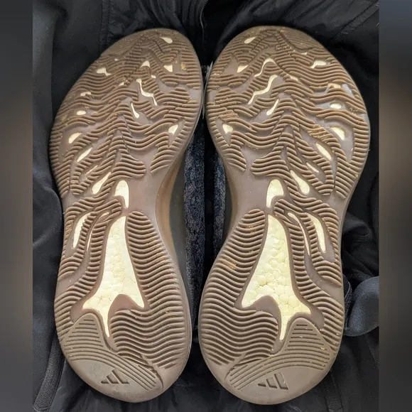 Adidas Yeezy Boost 350 V2 sneakers, Sz 8 Men's Shoes excellent condition