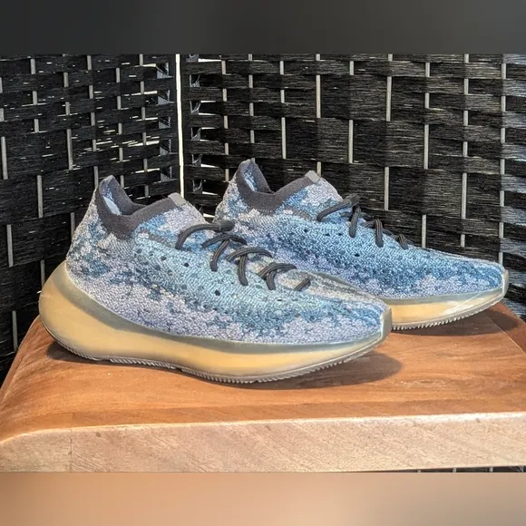 Adidas Yeezy Boost 350 V2 sneakers, Sz 8 Men's Shoes excellent condition