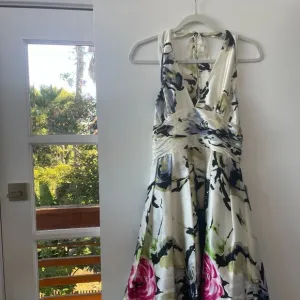 Adrianna Papell Occasions Silk Floral Halter V-Neck Dress, NWT, Size 14‎