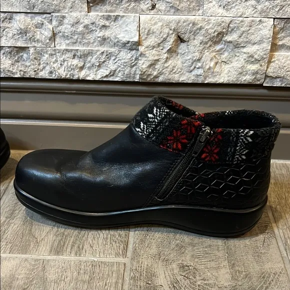 Alegria Black Leather Ankle Boots with printed accent size 39/US 9-9.5