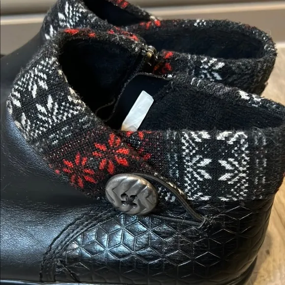 Alegria Black Leather Ankle Boots with printed accent size 39/US 9-9.5