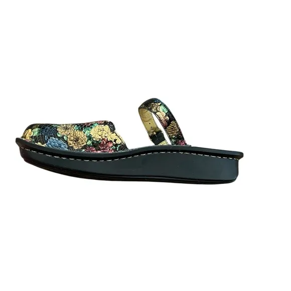 Alegria Tuscany Gold Floral Leather Mules Slip On Shoes 37 W.