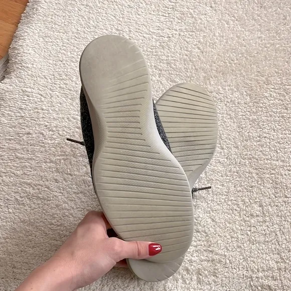 Allbirds women’s wool runners! Natural grey size 9.5!