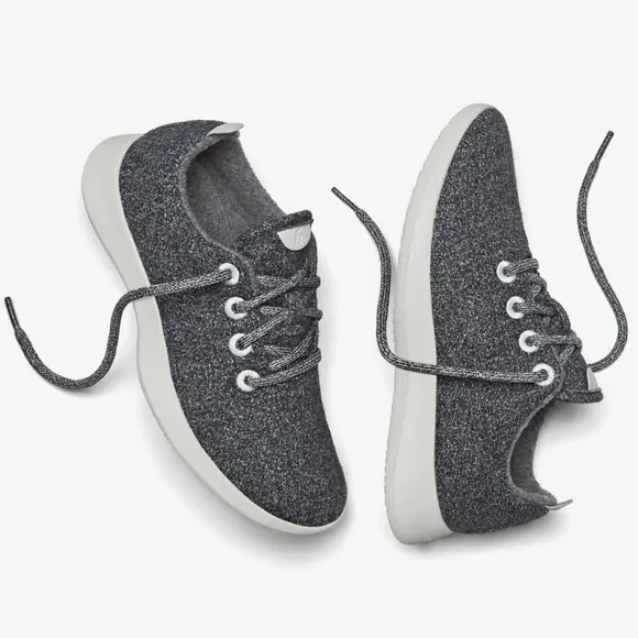 Allbirds women’s wool runners! Natural grey size 9.5!