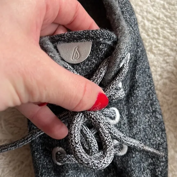 Allbirds women’s wool runners! Natural grey size 9.5!