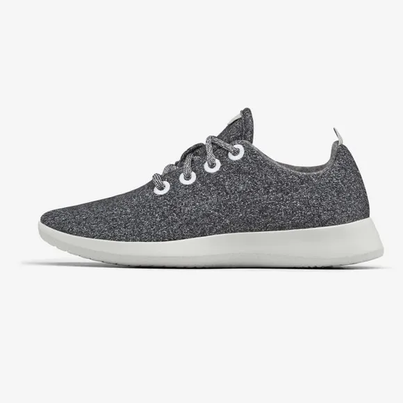 Allbirds women’s wool runners! Natural grey size 9.5!