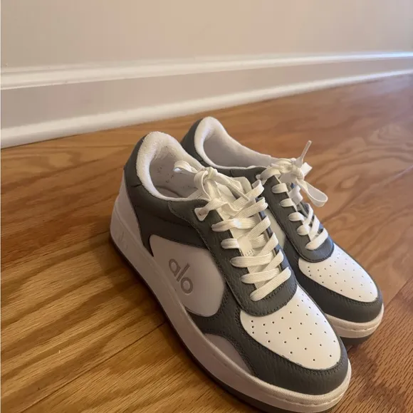 ALO Recovery Mode Sneakers - grey - like new