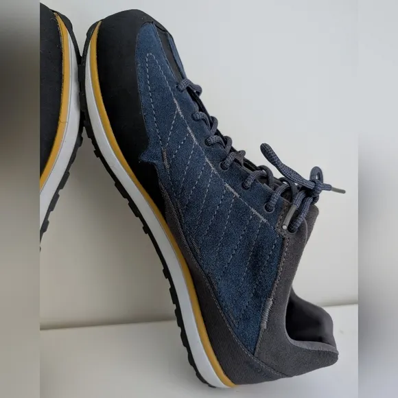 ALTRA Men's Grafton Trail Shoes Size 10.5 M Navy Gray Vibram MegaGrip Climbing