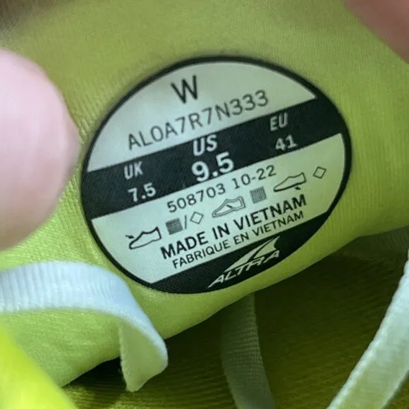 Altra Rivera 3 Women Size 9.5 AL0A7R7N130 Yellow Running Shoes Sneakers
