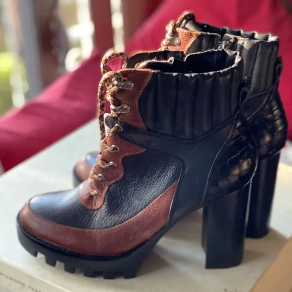 ANKLE BOOTS 🥾 NWOB