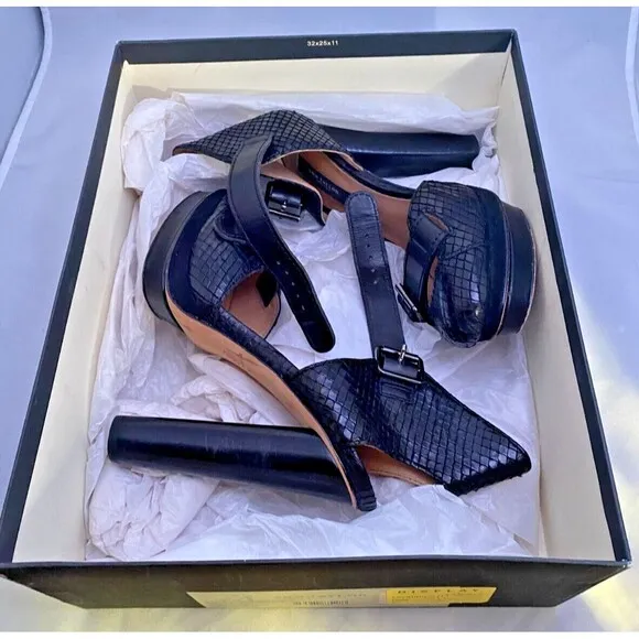 Ann Taylor Platform Leather Pump Shoes Size 7M (US) - New/DIsplay Pair