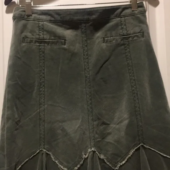 Anthropologie Louie womwns corduroy flair skirt raw hem super soft size 4