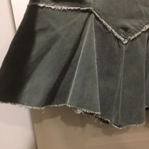 Anthropologie Louie womwns corduroy flair skirt raw hem super soft size 4