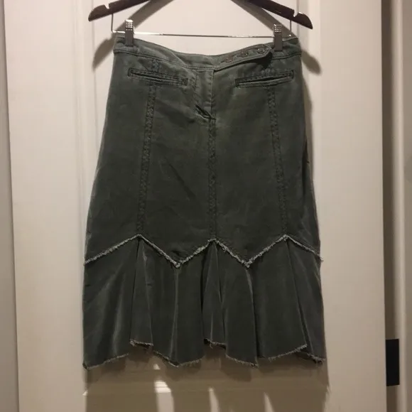 Anthropologie Louie womwns corduroy flair skirt raw hem super soft size 4