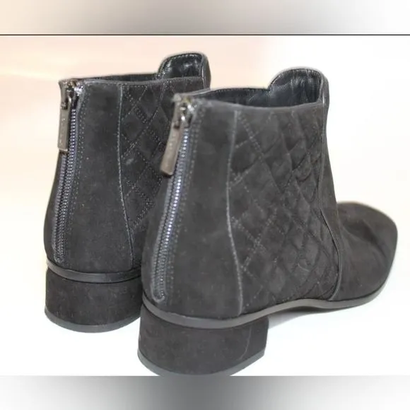 Aquatalia by Marvin K. 8.5 Suede Back Zip Chelsea Flat Ankle Boots