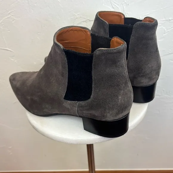 AQUATALIA Grey Suede‎ Leather Ankle Bootie Flat Pointed Toe Heel Women's Size 10