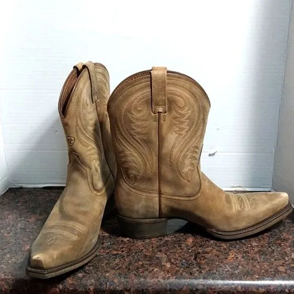 Ariat Premium Cowboy Boots...Size 8.5...EUC