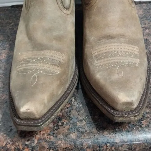 Ariat Premium Cowboy Boots...Size 8.5...EUC