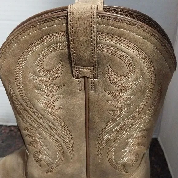 Ariat Premium Cowboy Boots...Size 8.5...EUC