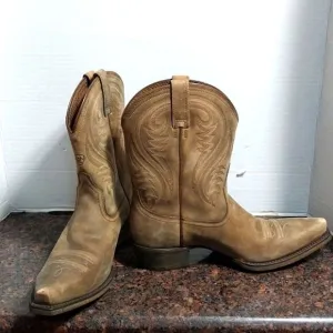 Ariat Premium Cowboy Boots...Size 8.5...EUC
