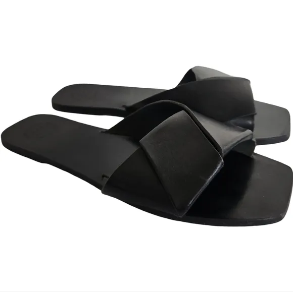 ATP Atelier black Leather flat sandals