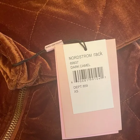 𝅺AVEC LES FILLES Quilted Velvet Zip Jacket In dark camel