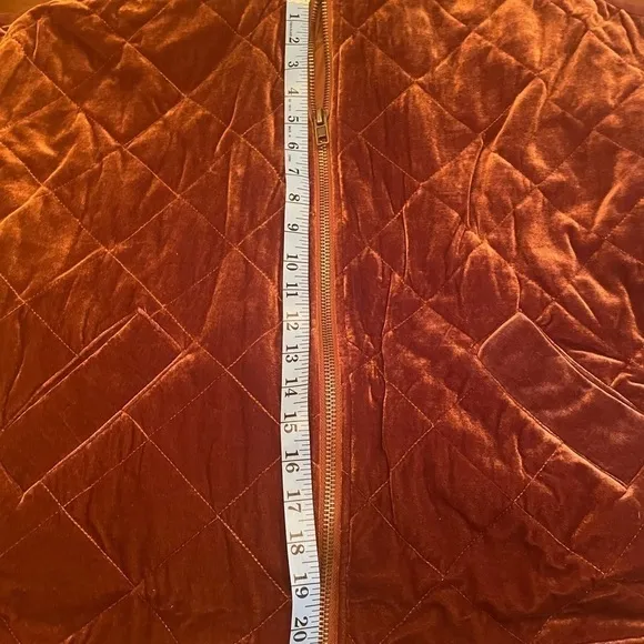 𝅺AVEC LES FILLES Quilted Velvet Zip Jacket In dark camel