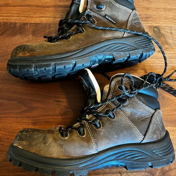 Avenger Framer women’s safety toe, waterproof work boots size 8.5