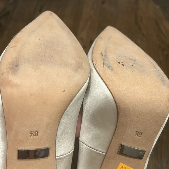 Badgley Mischka Kiara pointed toe women shoes in ivory size 8 1/2
