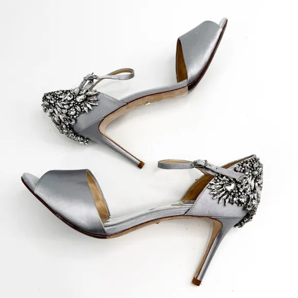 Badgley Mischka NWT Silver Harbor Crystal Embellished Pump, Size 11