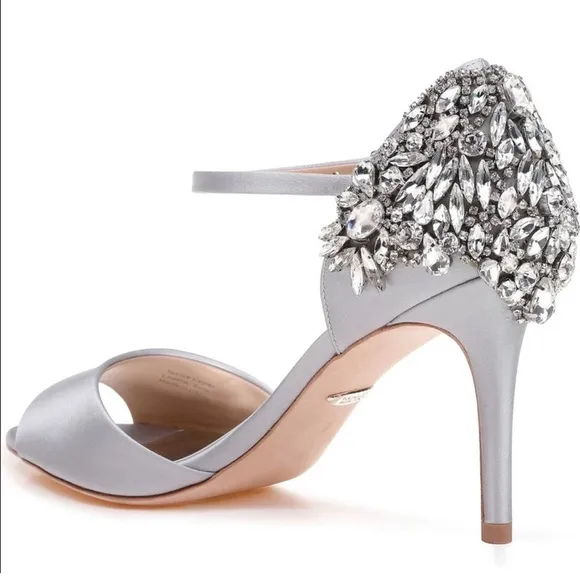 Badgley Mischka NWT Silver Harbor Crystal Embellished Pump, Size 11