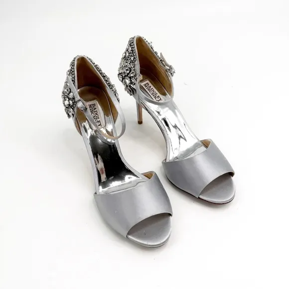 Badgley Mischka NWT Silver Harbor Crystal Embellished Pump, Size 11