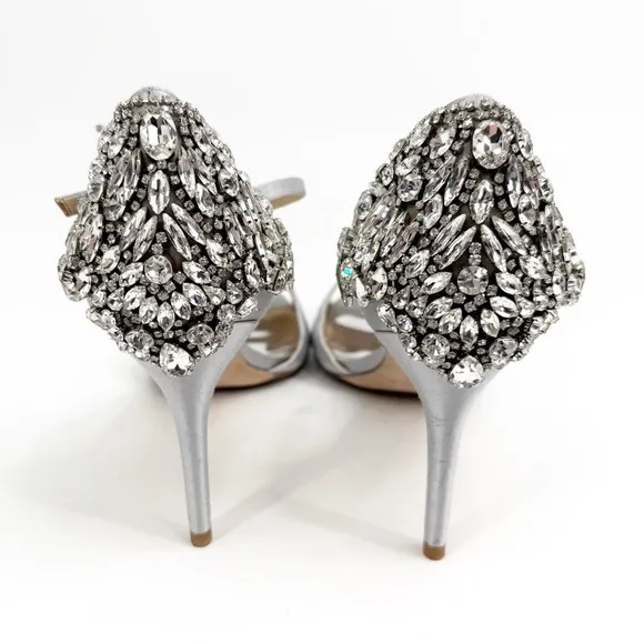Badgley Mischka NWT Silver Harbor Crystal Embellished Pump, Size 11