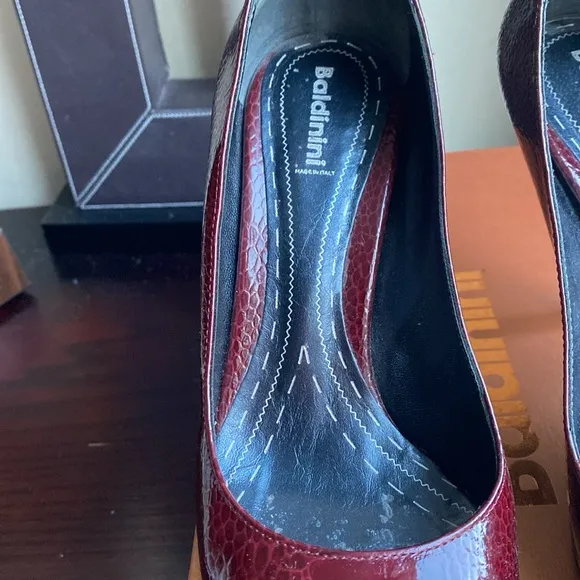 Baldinini Burgundy leather shoes with metal accents, Italian size 37 1/2