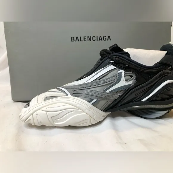 Balenciaga Women’s Tyrex Sneaker - Size 37 EU - 617517-W2CB1 - Brand New