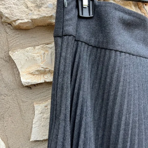 Banana Republic Anthrazit Wool Blend Pleated Skirt Size 6